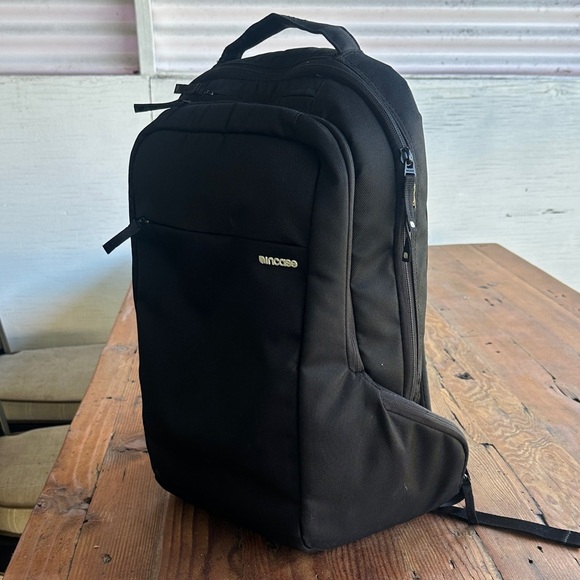 Incase Black Compact Tech Backpack - Picture 1 of 5